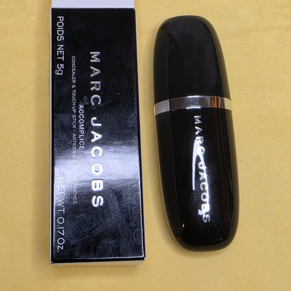 Marc Jacobs TAN 46 Accomplice Concealer